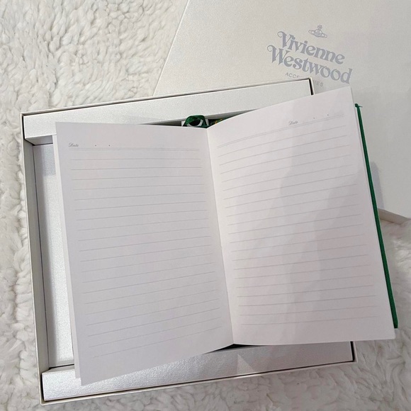 VIVIENNE WESTWOOD RAINBOW BUNNY SKULL GIFT SET - BANDANA + NOTEBOOK - Picture 4 of 5